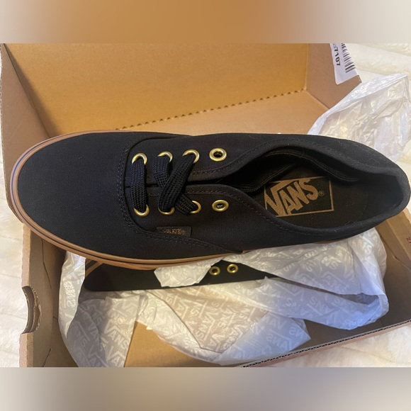 Vans Authentic Gum Shoe - Women’s Size 6.5 - Picture 2 of 4